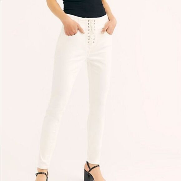 NWT - We The Free Crvy Lace Up Front Jeans in Ivory Size: 35 - Picture 1 of 7